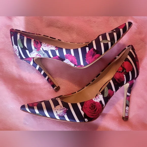 SZ 8.5 GUESS Heel - Picture 4 of 14